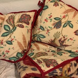Pottery barn quilt & pillowcases